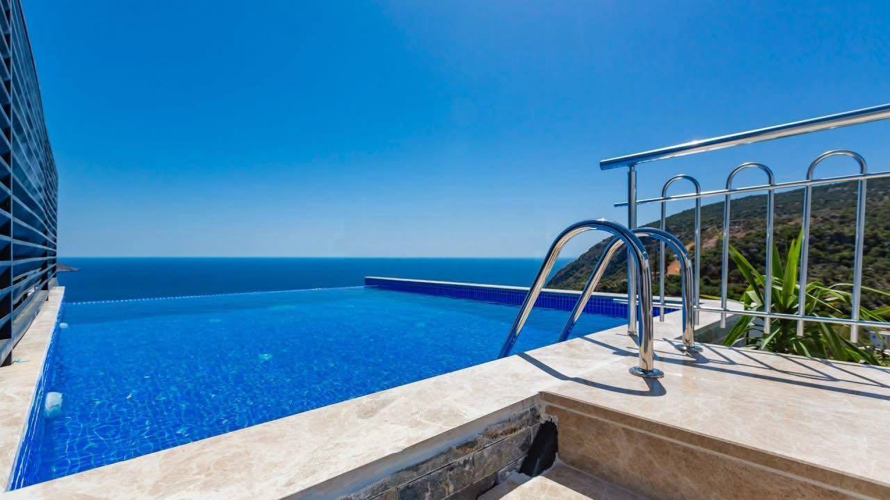 Zure Pearl House